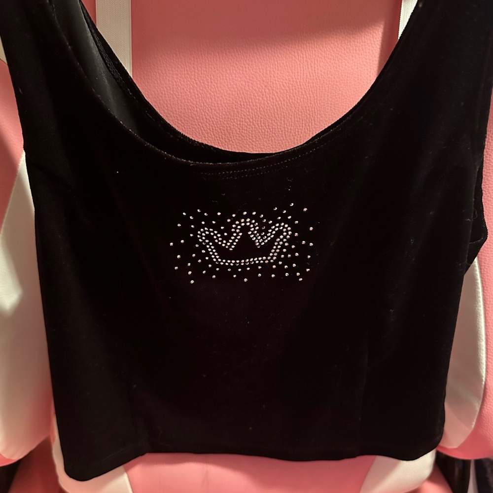 Black crown tank top
